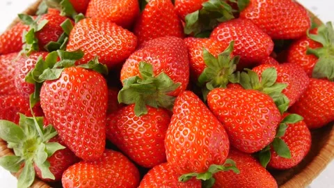 Ripe strawberry in the basket. Video stock 247607734
