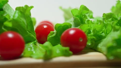 Ripe tomatoes. Lettuce leaf. Close-up. Farming, gardening Vídeo Stock 168983849