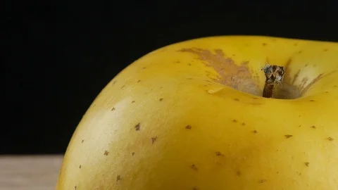 Ripe yellow apple close up Video stock 102139012