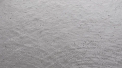 Rippled rain drops in super slow motion. 库存影片 104404927