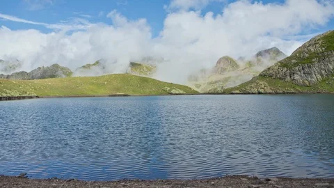 Ripples on the mountain lake surface timelapse Stock-Footage 88184444