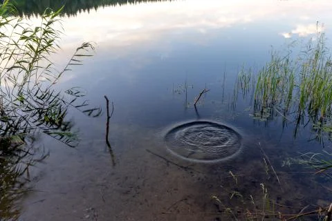 Ripples on the water and reflection of clouds. Foto stock