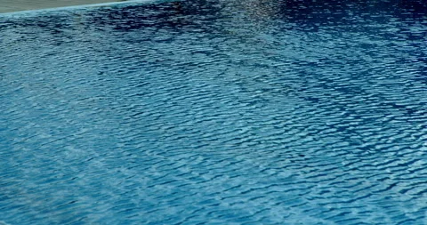 Rippling blue pool surface: Vídeos de archivo 343393392