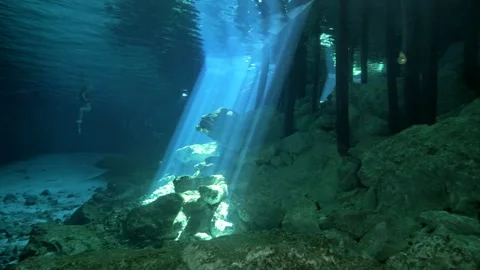Rippling light rays illuminating underwater cave floor Stock-Footage 331794502