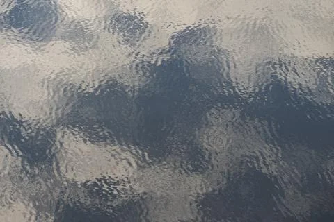 Rippling water surface. Reflection of clouds in the water Foto stock