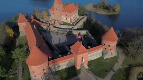 Rise up &amp; simulaneous pan down shot of the Trakai castle Stock Footage 255928224