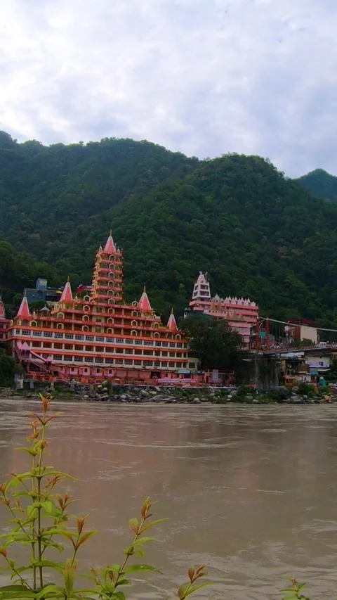 Rishikesh Laxman Jhula Bridge Over the Ganges River, India – Time-Lapse Stock Footage 345159912