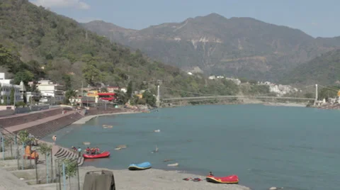 Rishikesh-Ram Jhula long shot 動画素材 38430546