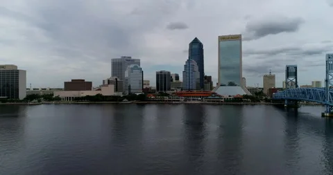 Rising above the Saint Johns River in Jacksonville Stock Footage 149266058