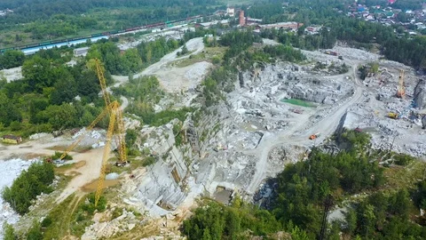 Rising Aerial View of a Digger Moving Freshly Blasted Rock in granite Quarry. 4k 스톡 동영상 113016375