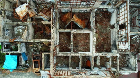 Rising drone View of Destroyed House in Irpin - Ukraine War Vídeos de archivo 228889431
