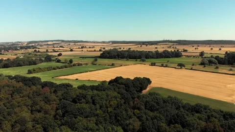 Rising over the parched patchwork of Nottinghamshire fields in summer Video stock 204017285