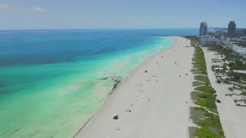 Rising Panoramic view of empty Miami Beach 動画素材 130333177