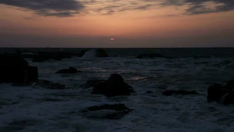 Rising Sun, Splashing Waves, and Rocky Reefs 스톡 동영상 324950796