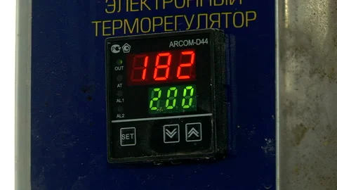 Rising temperature on the electronic thermometer Stock Footage 99613725