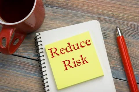 Risk management strategies - avoid, exploit, transfer, accept, reduce, ignore Foto stock