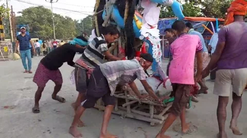 Rituals of idols immersion before. Stock Footage 175593329