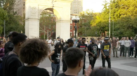 Rival crews battling - breakdancing in Washington Square Park in 4K NYC 스톡 동영상 55175918