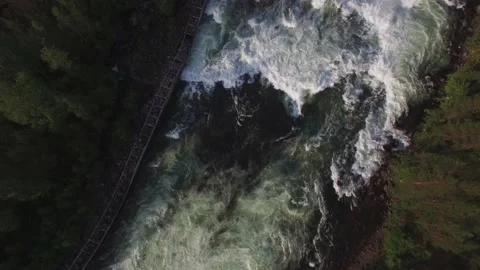 River Aerial - Overhead View 4k - Rapid Waters in Forest Valley - Sweden Nature Vidéo 145006678