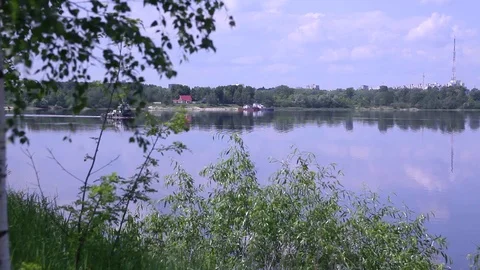 River and boat Stockbeeldmateriaal 101376514