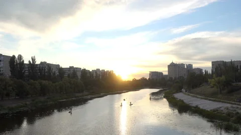 River and cityscape at sunset in 4K. Stock Footage 147652700