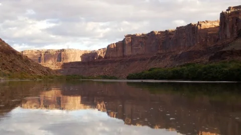 River and cliff zoom Stock Footage 82546663