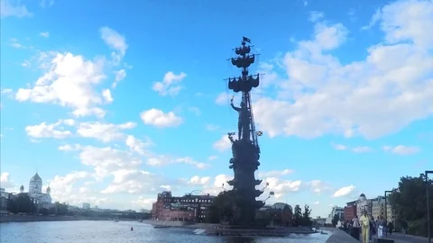 River And Monument To Peter The Great  in Moscow Timelapse Vidéo 78018120