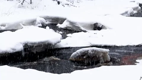 River and snowfall. Winter landscape. Snowflakes fall in flakes. Video stock 150332933