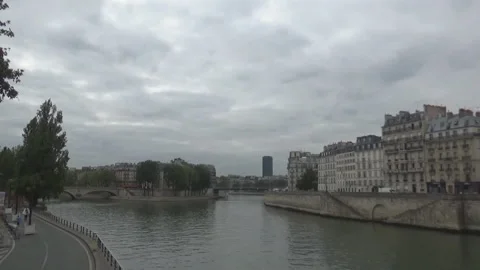 River and street in Paris Stock Footage 114709404