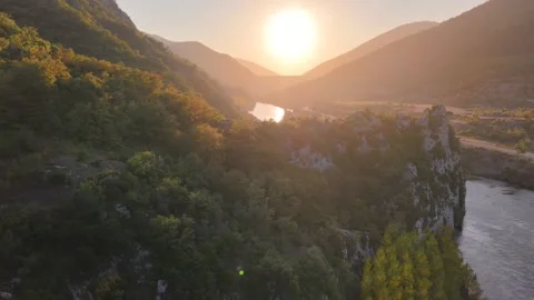 River Ascent Toward a Spectacular Sunset Beyond the Hill Video stock 337305153