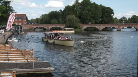 The river Avon in Strtaford upon Avon. Stock Footage 248757226