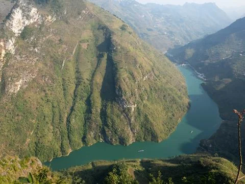 River bend through dramatic karst mountains Ha Giang loop Vietnam 스톡 사진