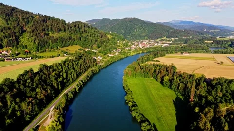 River bend through forest valley Stockbeeldmateriaal 335941468