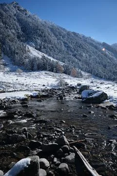 River between mountains Foto stock