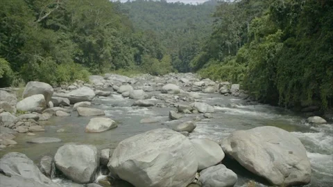 RIVER WITH BIG ROCKS-(HD) Stockbeeldmateriaal 145355925