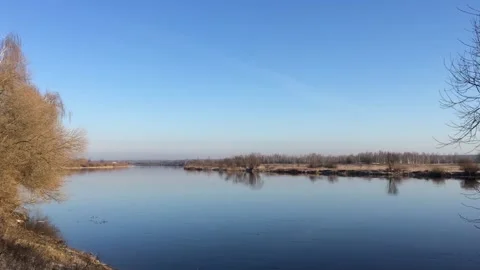 River, birds fly. Early spring. Have a nice morning. 動画素材 130204960