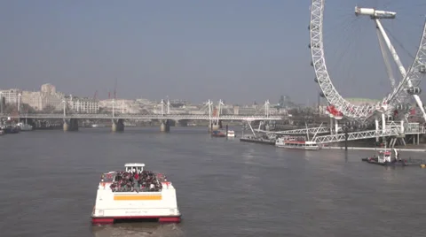 River Boat on River Thames Vídeo Stock 39218821