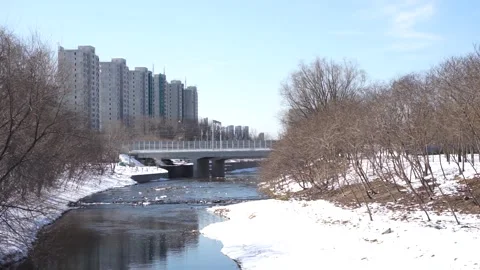 River bridge city in winter 库存影片 170921681