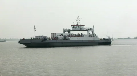 River car ferry  Vídeo Stock 279695