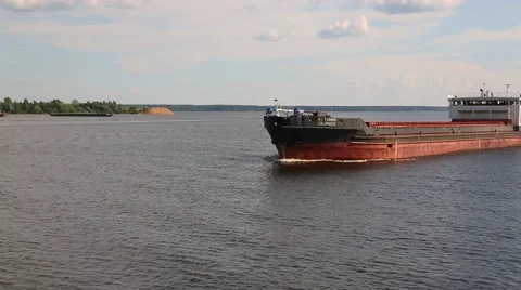 River cargo ship moves through the Volga river Stock Footage 67255608