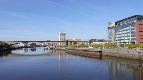 River Clyde, Anderston district and Kingston Bridge, Glasgow, Scotland, UK Vídeos de archivo 284978978