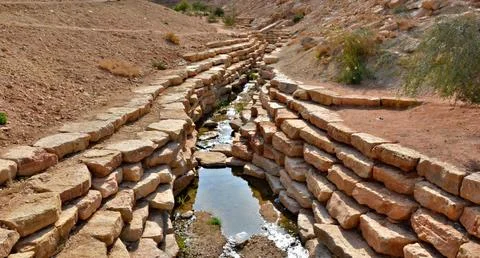 River course through rocks in a park in Riyadh, Saudi Arabia Stock-Fotos