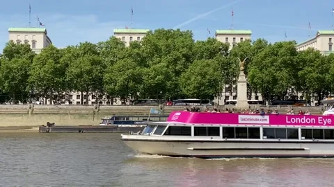 River Cruise on the Thames River 스톡 동영상 228741022