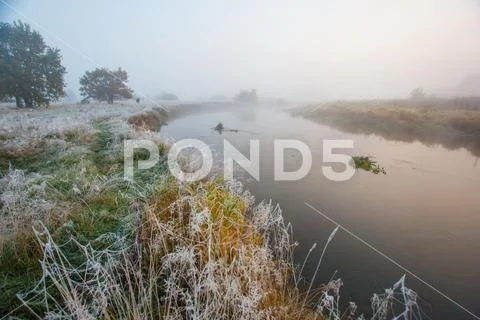 River curve covered in light hoarfrost in autumn Stock Photos