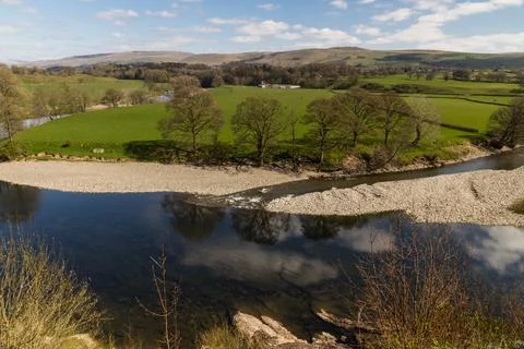 River, distant hills and cloud on spring day. Foto stock