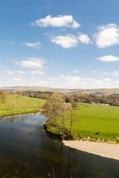River, distant hills and cloud on spring day. Foto stock