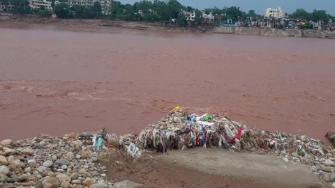 River Flooding in Jammu Due to Heavy Rainfall Vidéo 315971084