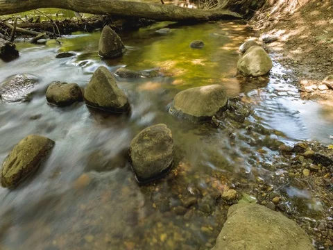 River flowing around and over rocks - time lapse 動画素材 78658749