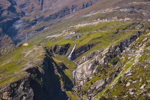 River flowing in the mountains Stock-Fotos