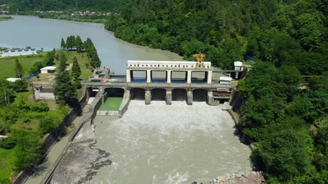 River flowing through hydroelectric dam montage Vidéo 285651748